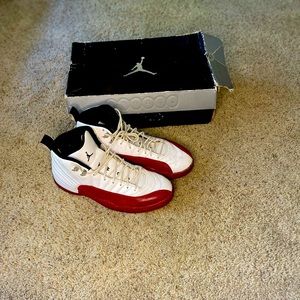 Air Jordan 12 Cherry